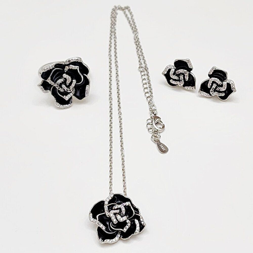 Elegant Black and Silver Rose Necklace Set
